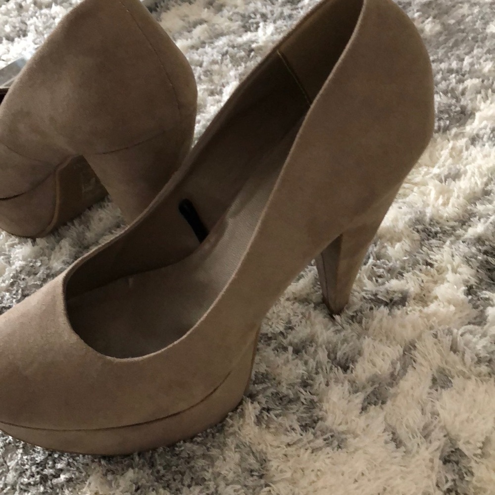 Forever 21 beige closed toe heels